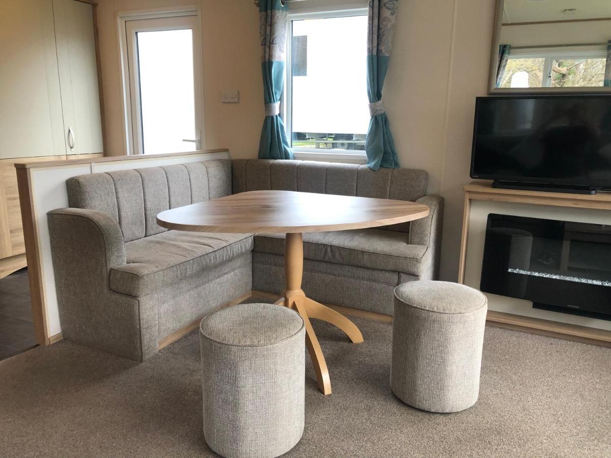 Classy Caravan With Ample Space Bembridge Exteriér fotografie